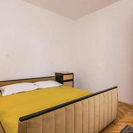 4 Bedroom Awesome Apartment In Starigrad エクステリア 写真