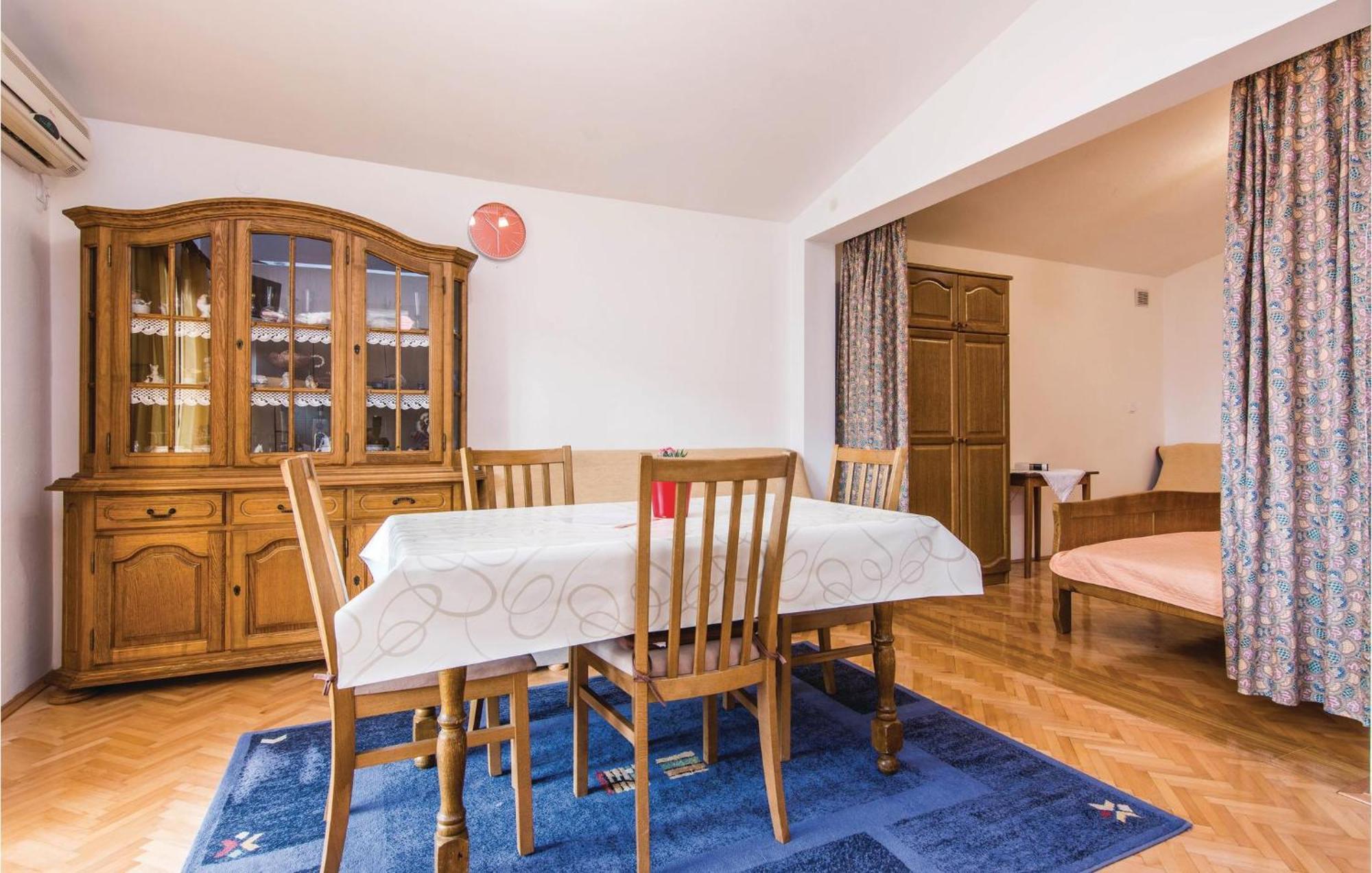 4 Bedroom Awesome Apartment In Starigrad エクステリア 写真