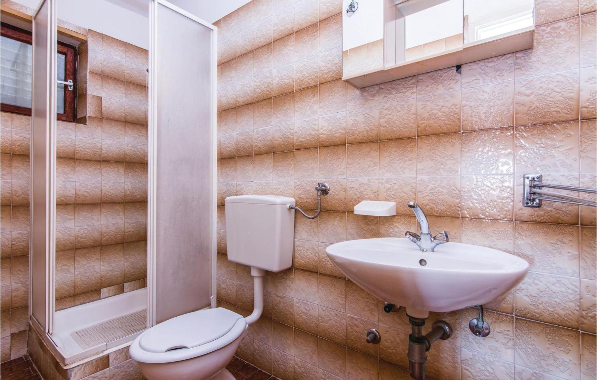 4 Bedroom Awesome Apartment In Starigrad エクステリア 写真