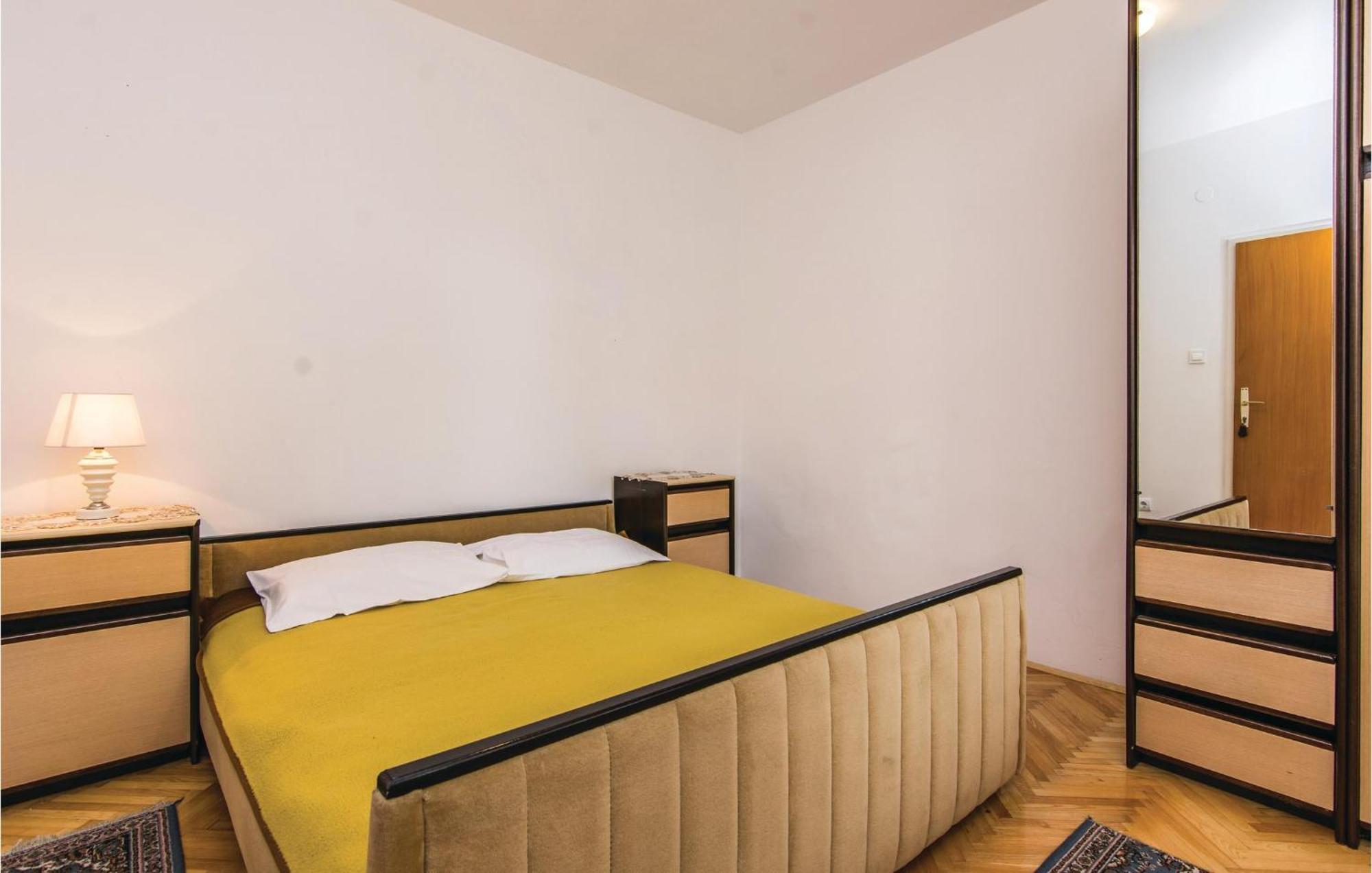 4 Bedroom Awesome Apartment In Starigrad エクステリア 写真