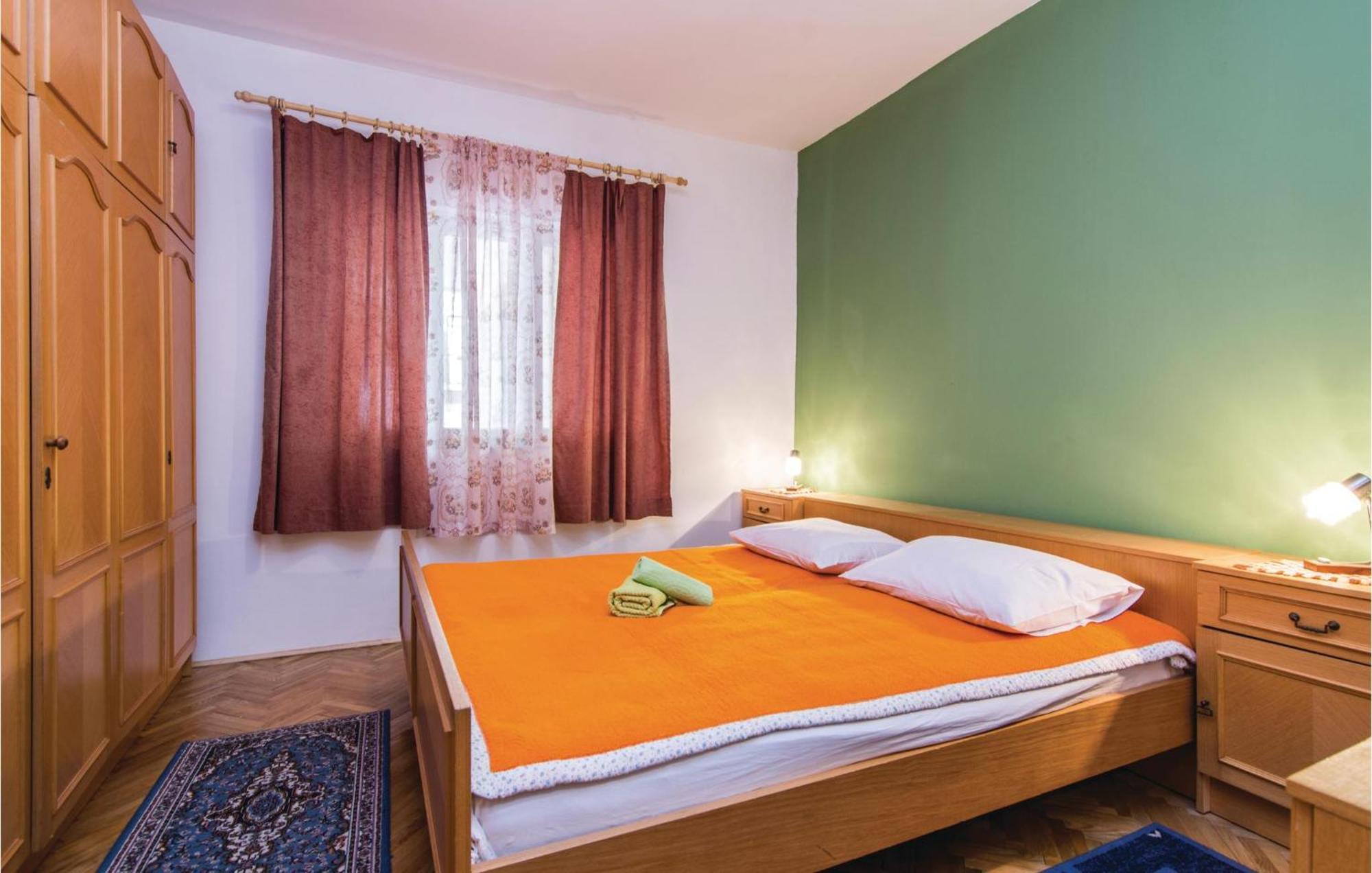 4 Bedroom Awesome Apartment In Starigrad エクステリア 写真