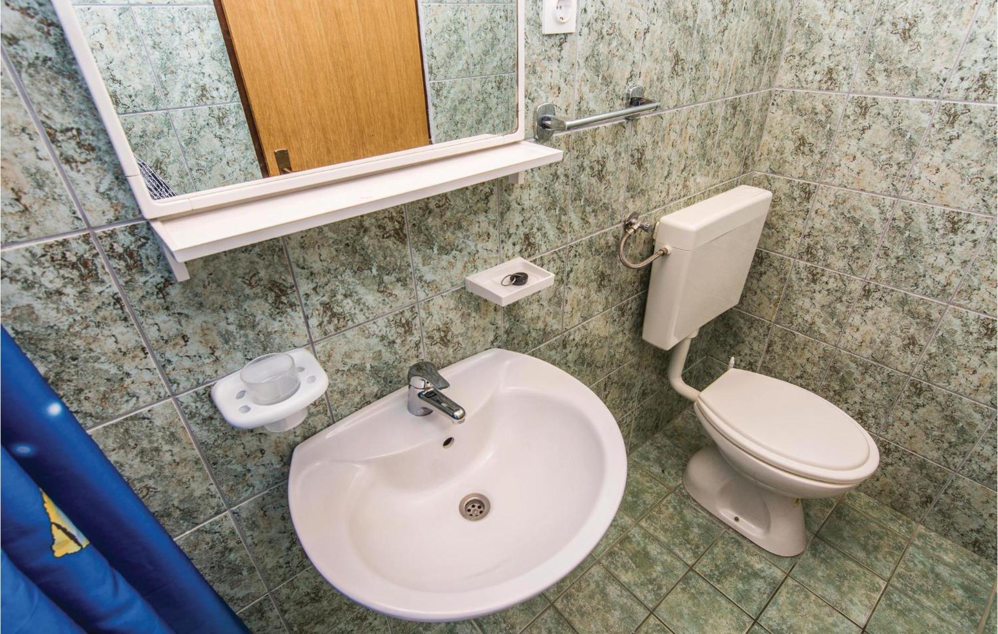 4 Bedroom Awesome Apartment In Starigrad エクステリア 写真