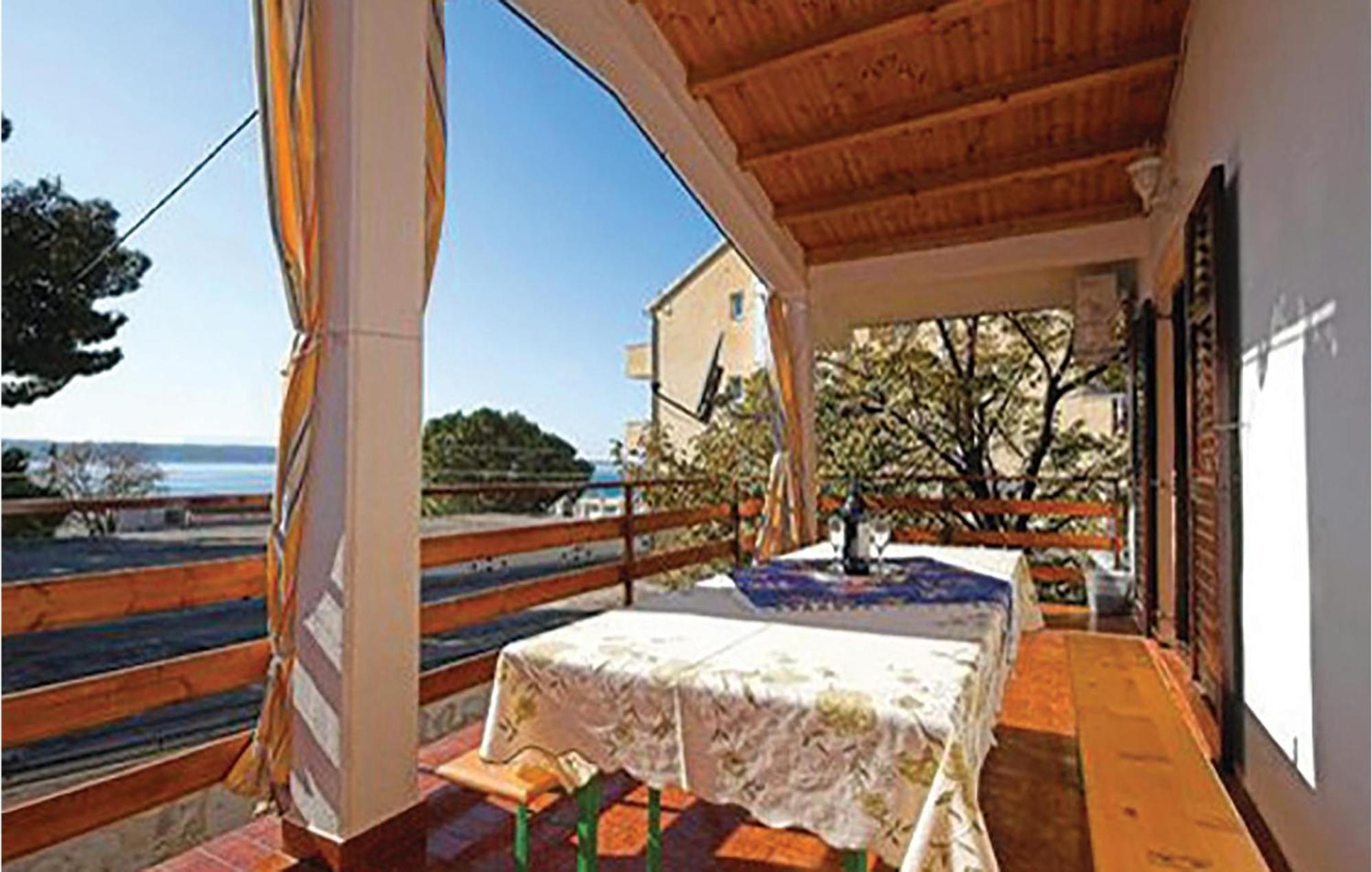 4 Bedroom Awesome Apartment In Starigrad エクステリア 写真
