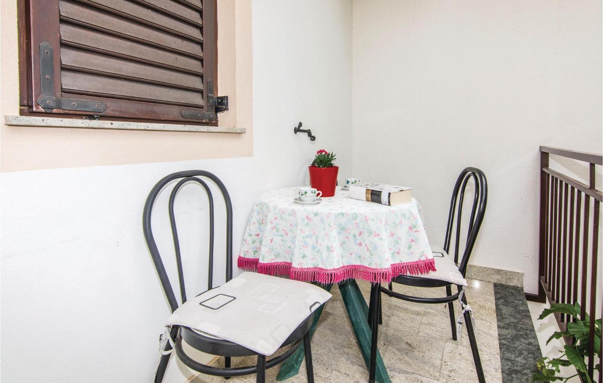 4 Bedroom Awesome Apartment In Starigrad エクステリア 写真