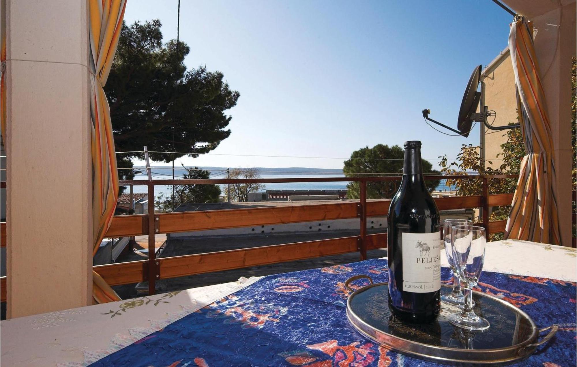 4 Bedroom Awesome Apartment In Starigrad エクステリア 写真