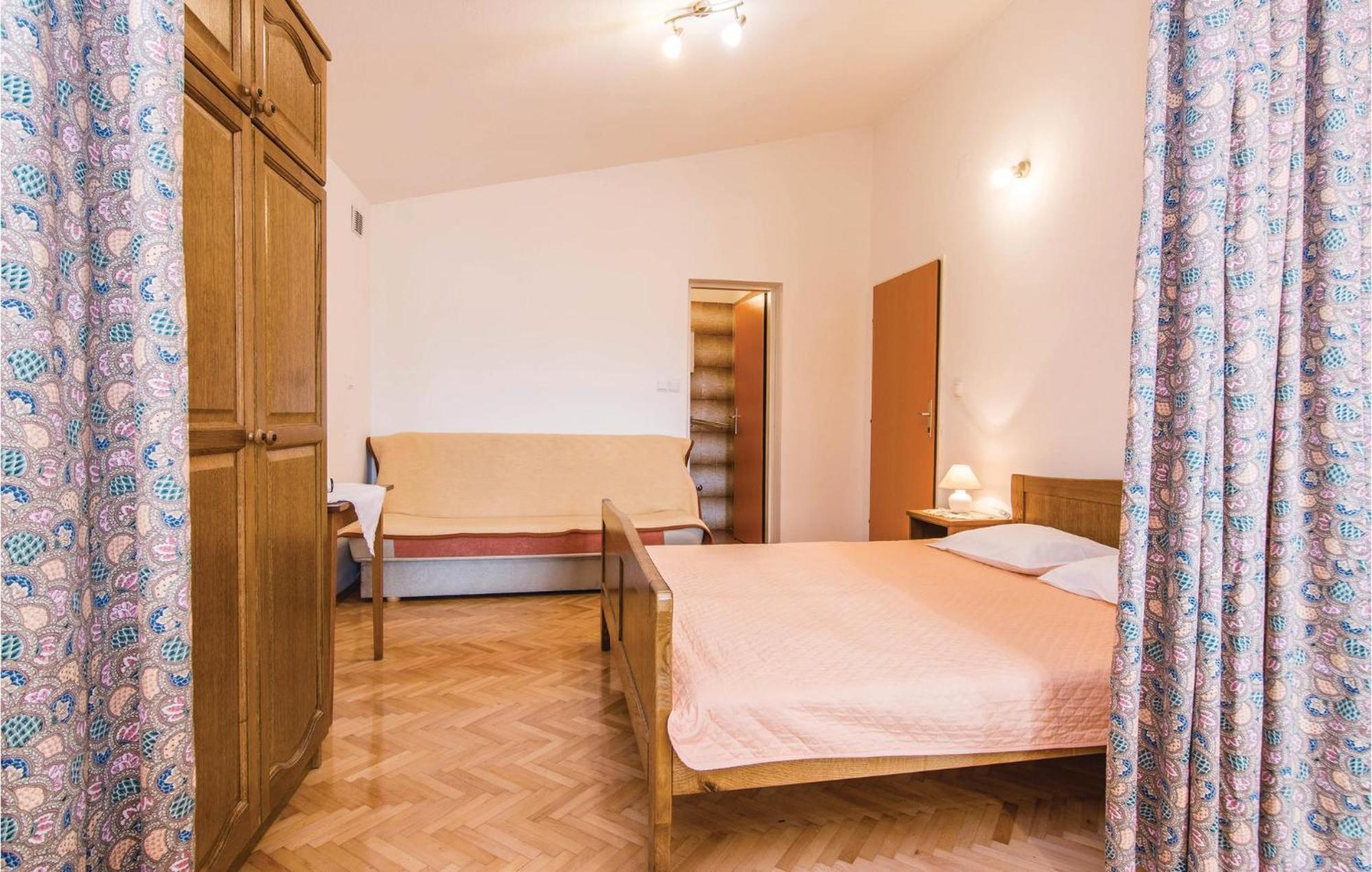 4 Bedroom Awesome Apartment In Starigrad エクステリア 写真
